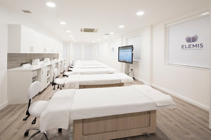 Elemis Farringdon Academy 300