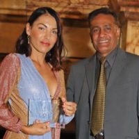 Rsz 1english womens awards host kamlesh purohit presents semilac ceo monika shine with the beauty entrepreneur of the year award