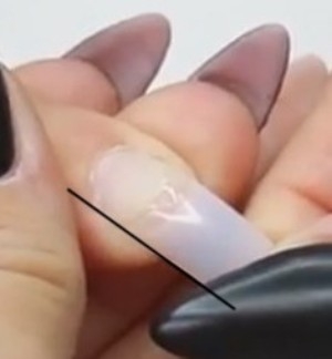 How to choose the correct nail tip - Scratch Magazine
