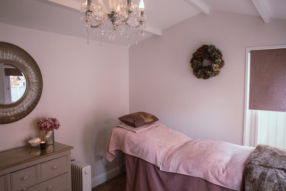 Salon in the Spotlight Blush, Warrington Scratch