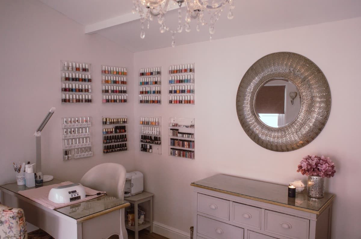 Salon in the Spotlight Blush, Warrington Scratch