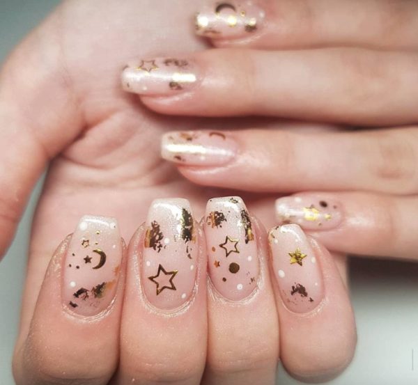 @naileditatbreez adds a touch of gold with decals 