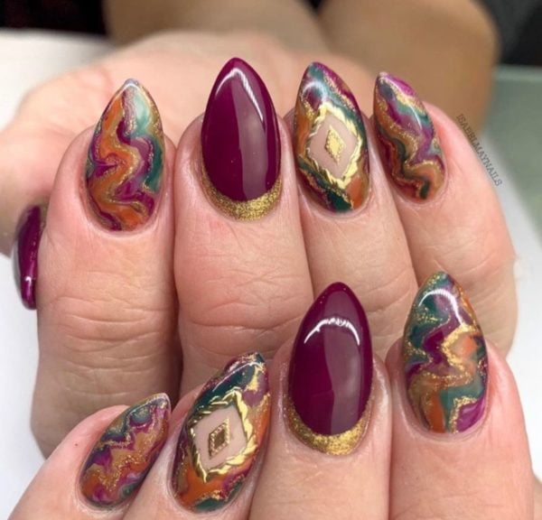 We love this colour combo from @isabelmaynails