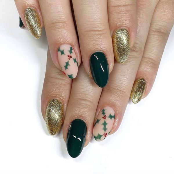 Happy Holly-days! Nails by @thenailbarwithterri