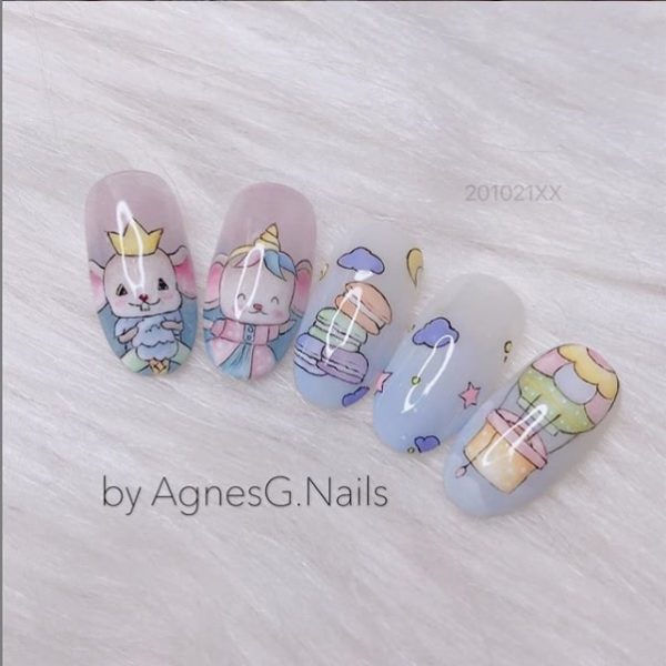 This sweet set of tips by @agnesg.nailsjambox celebrates the Year of the Rat using baby blues, soft pinks and light yellows