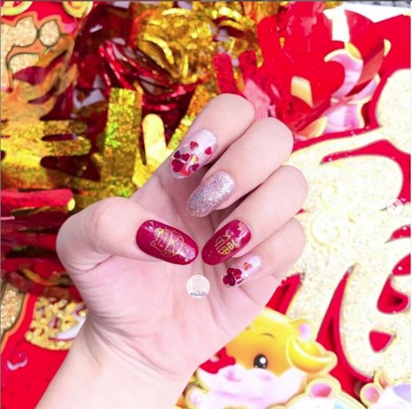 @manikyua.nailart adds red hearts to this lucky design