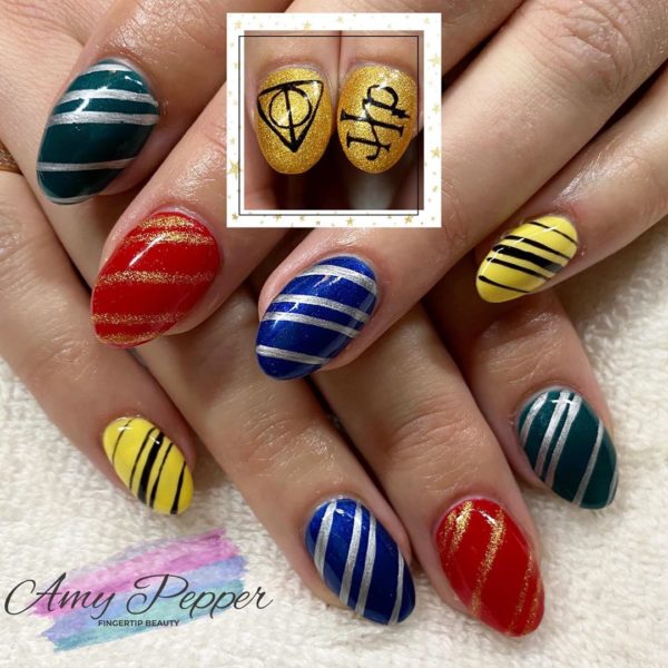 What Horgwarts house are you? Amy Pepper helps her client decide with this nail design