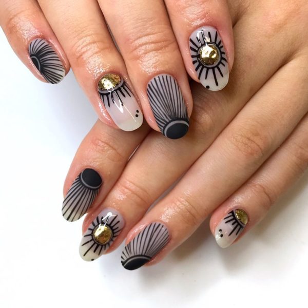 We love this abstract look by @chezpaintsnails inspired @gaudyoctopus