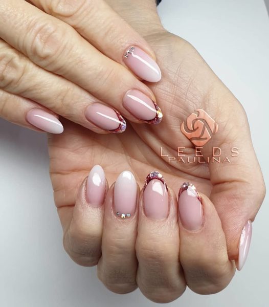 @crystalnails_leeds add a glittering rose gold tone to this design 