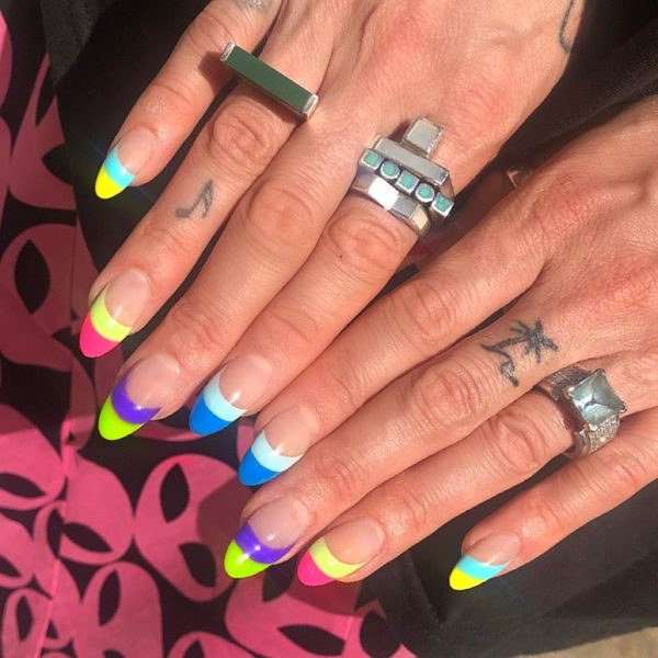 @missbettyrose creates colourful tips