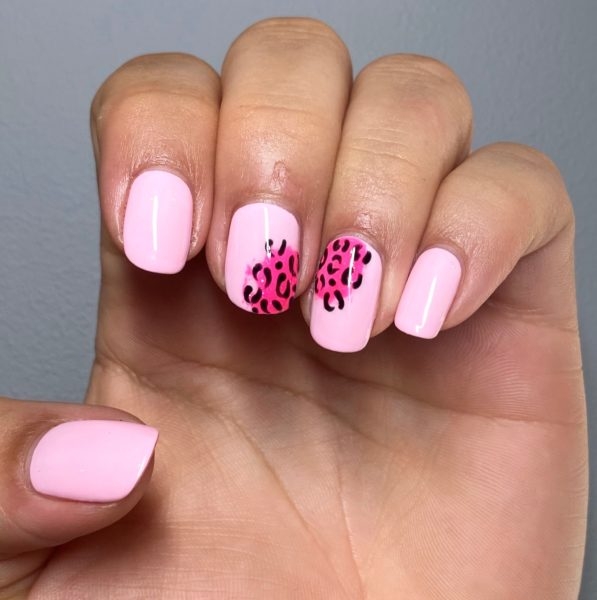 Pink leopard nails – Scratch