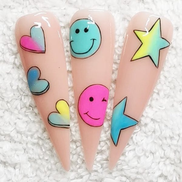 This happy look comes from @complete_gem_nails