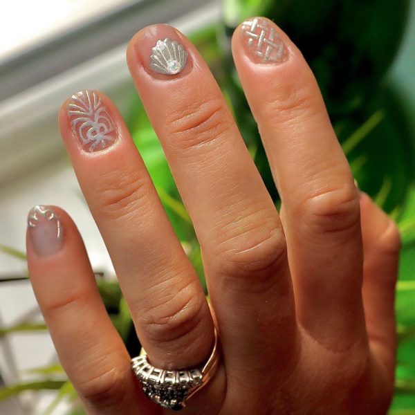 Sweet seashells nails by @fingerslick