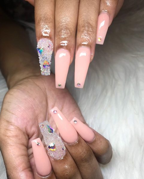 We love this sophisticated look from @nailzbyki_