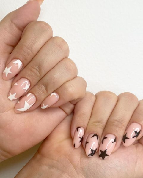 Steph at @synails_ styled this starry set