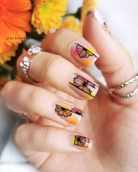 @dianas.nail.art created this delicate floral look 