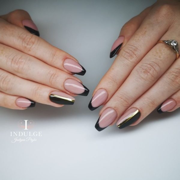 @indulge.leeds created this chic black tipped look