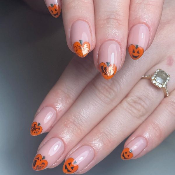 Pretty pumpkins by @nailsby_eleanor