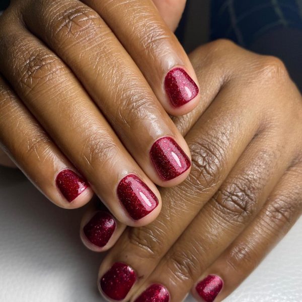 @girlcodebeauty_ shows off a chic burgundy shade