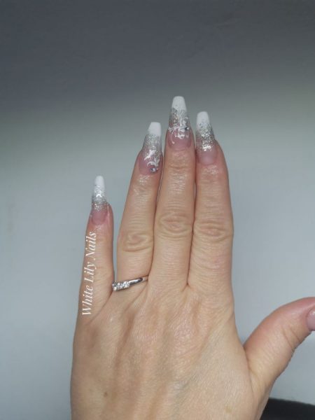 White lily nails