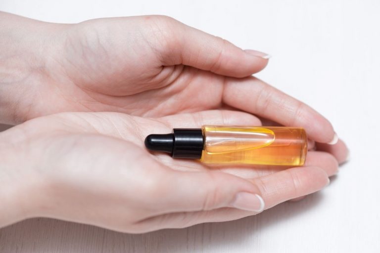 How does cuticle oil work? Scratch