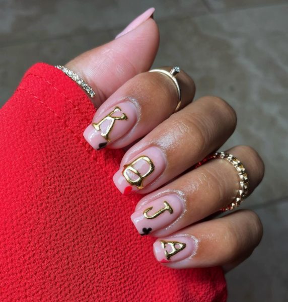 @nailsbyelishax was inspired by a deck of cards for this foiled look