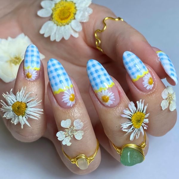 Gingham and daisies create a stunning spring combination from Eloise Oakes