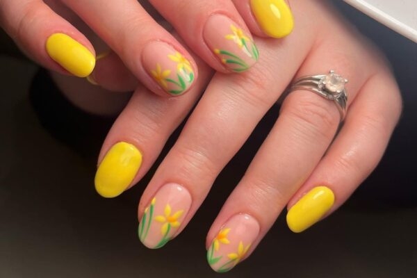 Daffodil Nails Bebliss.uk
