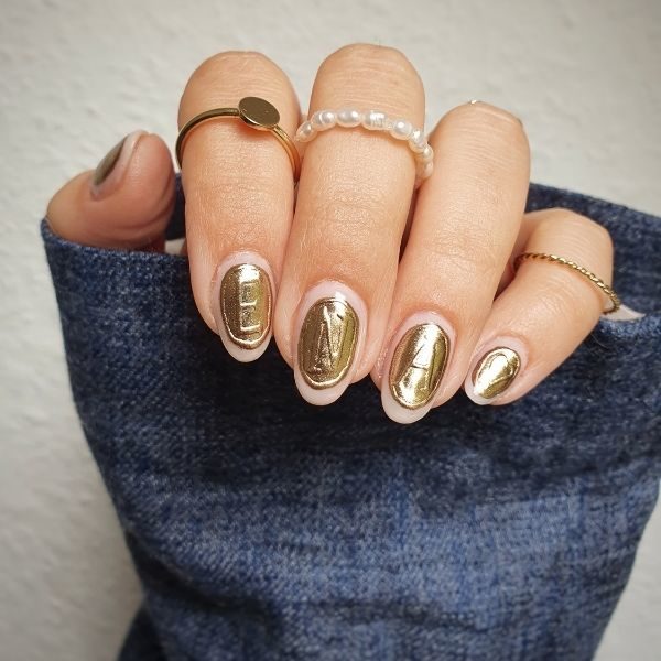 anna lena pickel gold nails