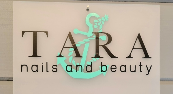 tara smith salon sign