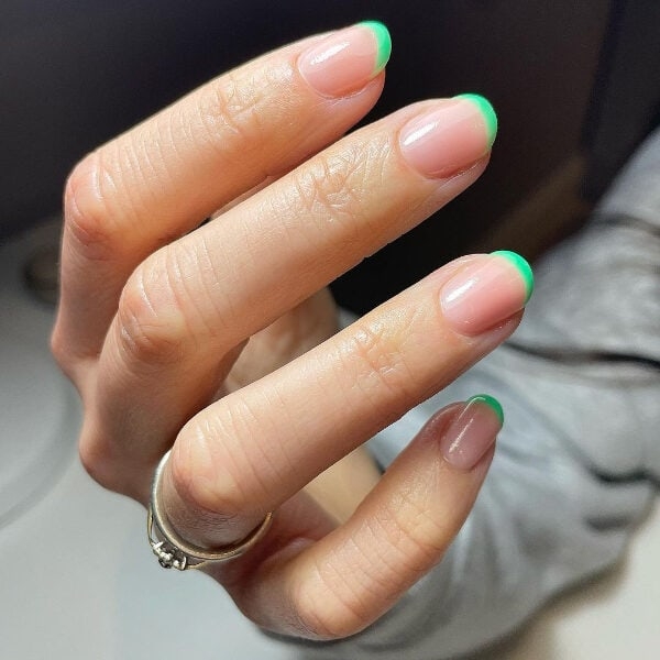 Emerald Green Nails: 45+ Gorgeous Looks and Ideas to Try | Emerald nails, Green  acrylic nails, Green nails