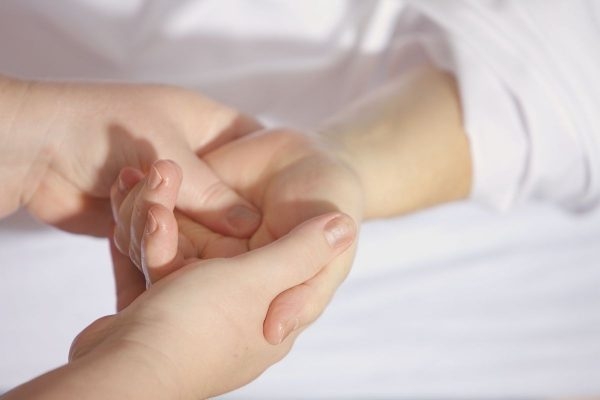 hand touch therapy massage