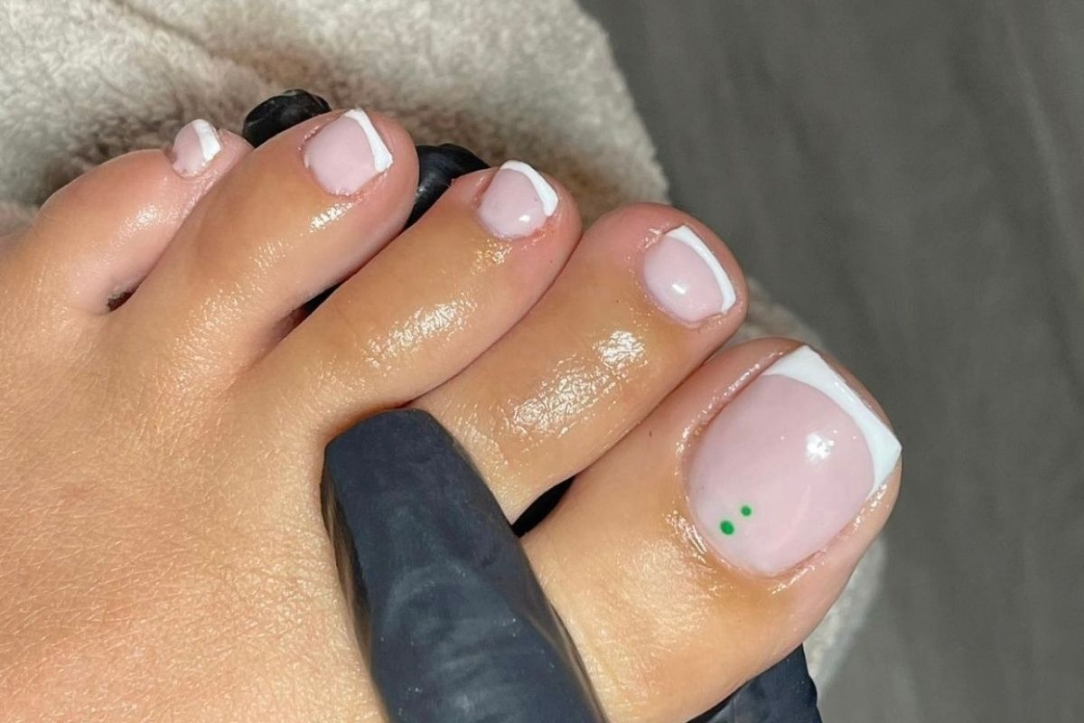 How to perfect the French pedicure - Scratch Magazine