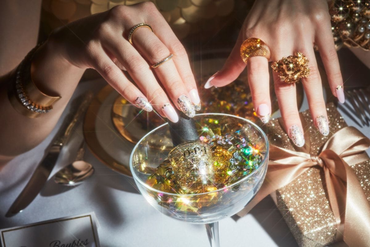 15 Gold Nail Designs-Glitter Is Everything