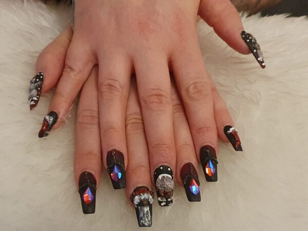 Eskimo Nails Krampus