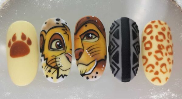 Nagelsalon Sparkles The Lion King