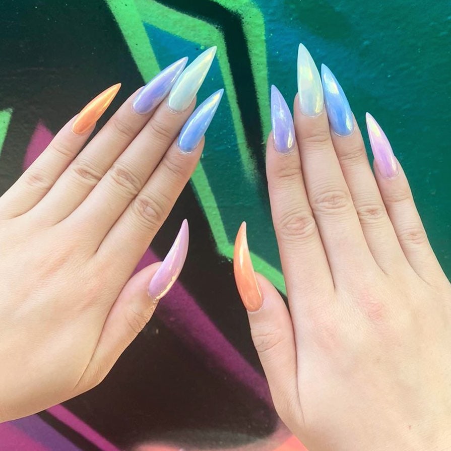 Dive into summer with these 20 pearlescent nail designs – Scratch