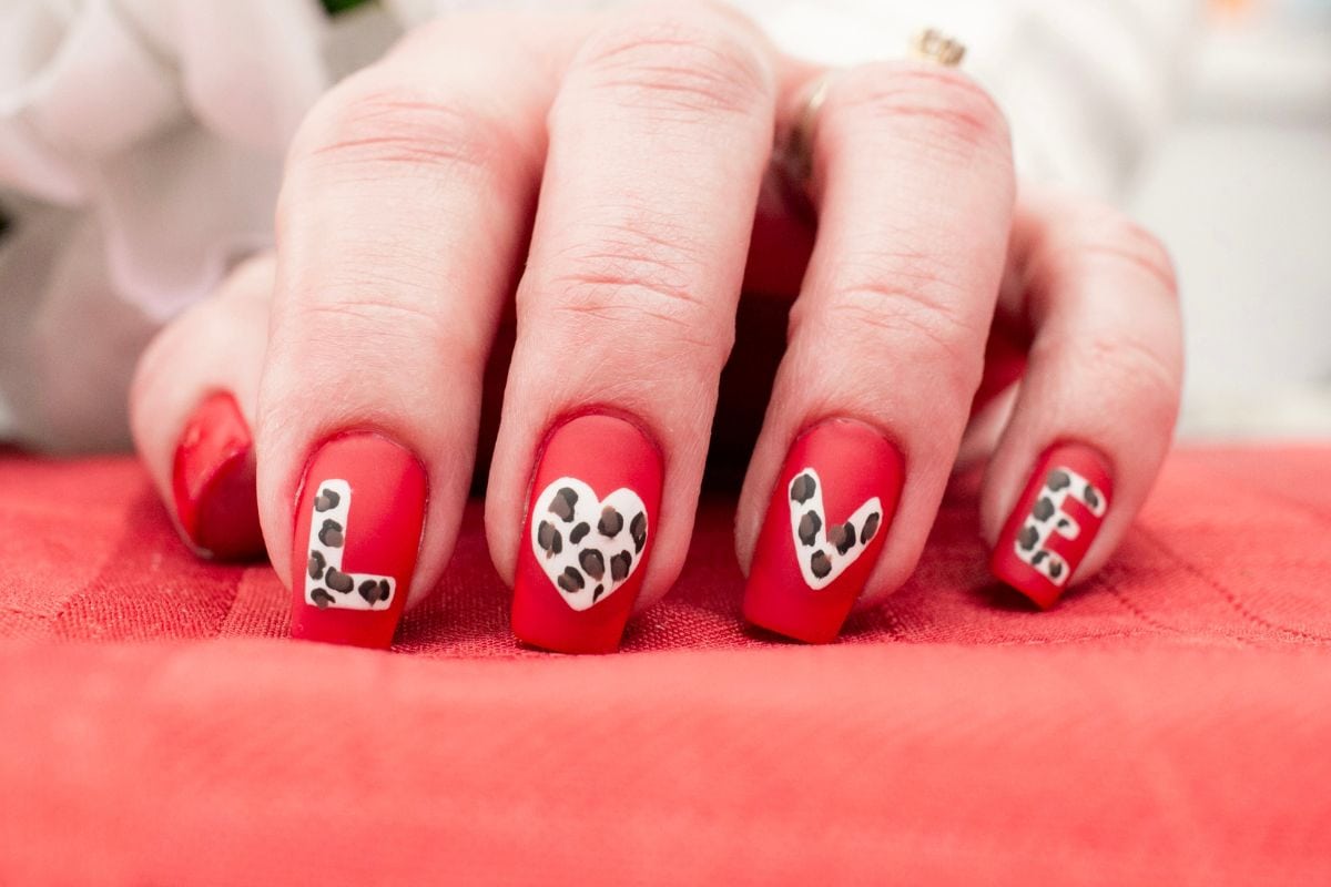 Pink & red V-Day nail art ❣️🫶🏻💕 products will be linked in the comm... |  TikTok