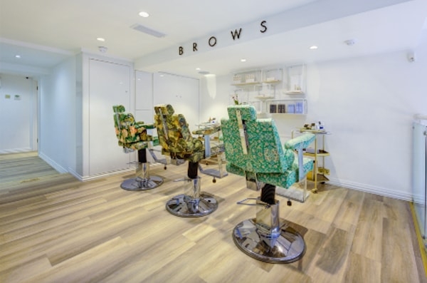 Nails Brows Mayfair Salon Inside 2