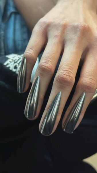 Reverse stiletto press-ons, in a silver chrome, on Chet Lo models, led by Angel My Linh (@angelsnailz). Image courtesy of @handsonbeauty