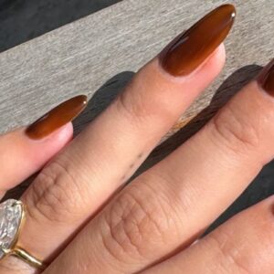 Hayley Bieber Maple Manicure