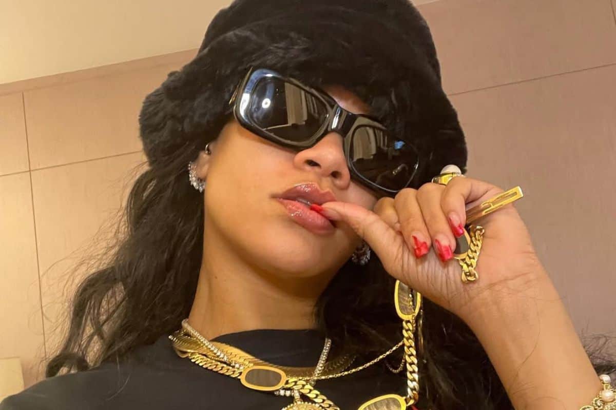 Rihanna lead