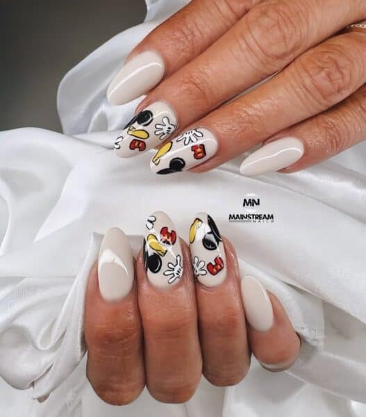 @mainstream nails