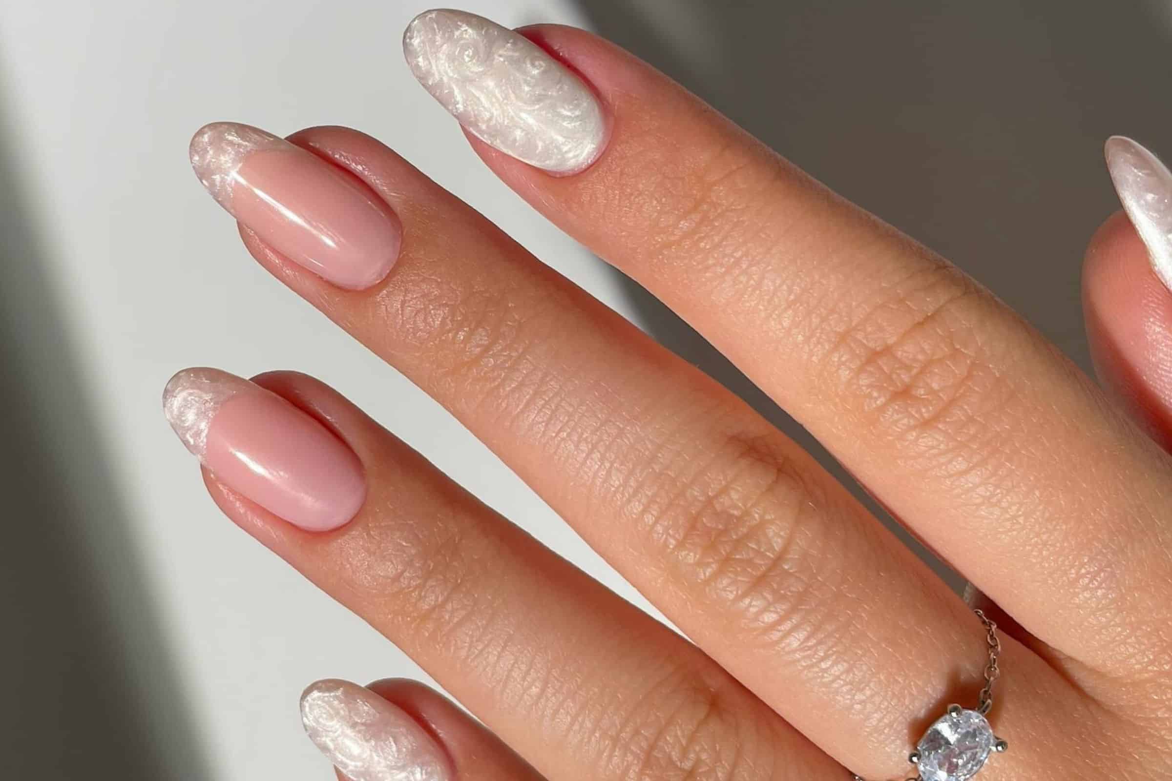 Pearlescent nail product gallery lead image courtesy of Instagram.com/simlynail